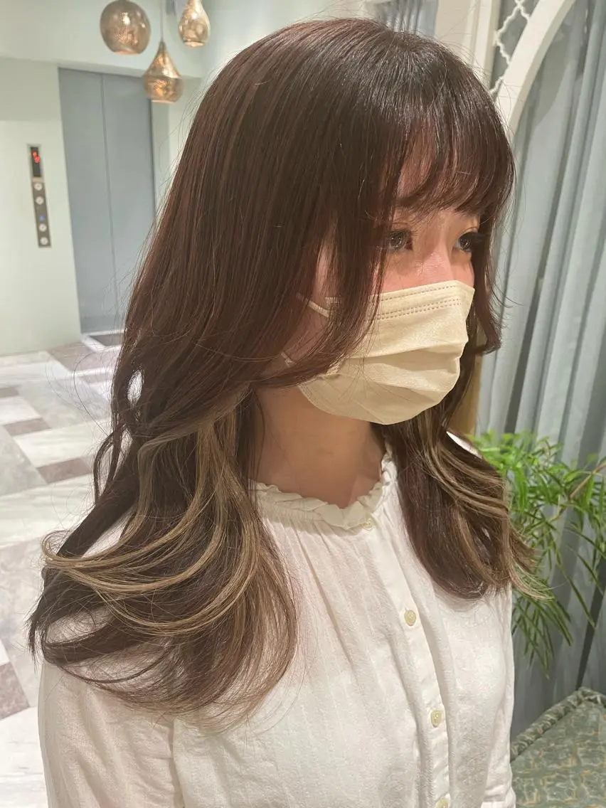 ミディアム カラー ベージュカラー 黒髪 ブリーチ ブルーカラー ブルーブラック ヘアカラー 木屋元一/透明感 /前髪/レイヤーのヘアスタイル