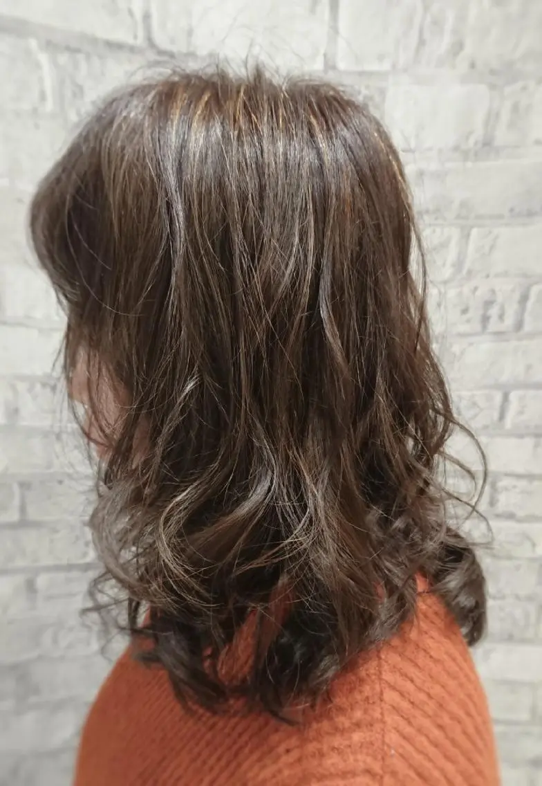 ミディアム カラー ヘアアレンジ アッシュ ベージュカラー ハイライトカラー ハイライト カット ヘアカラー トリートメント 秋山 幸太のヘアスタイル