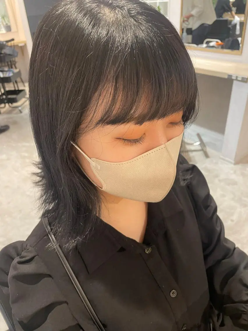 ミディアム カラー アッシュ ブルーカラー レイヤー♡ショート 石川優奈のヘアスタイル