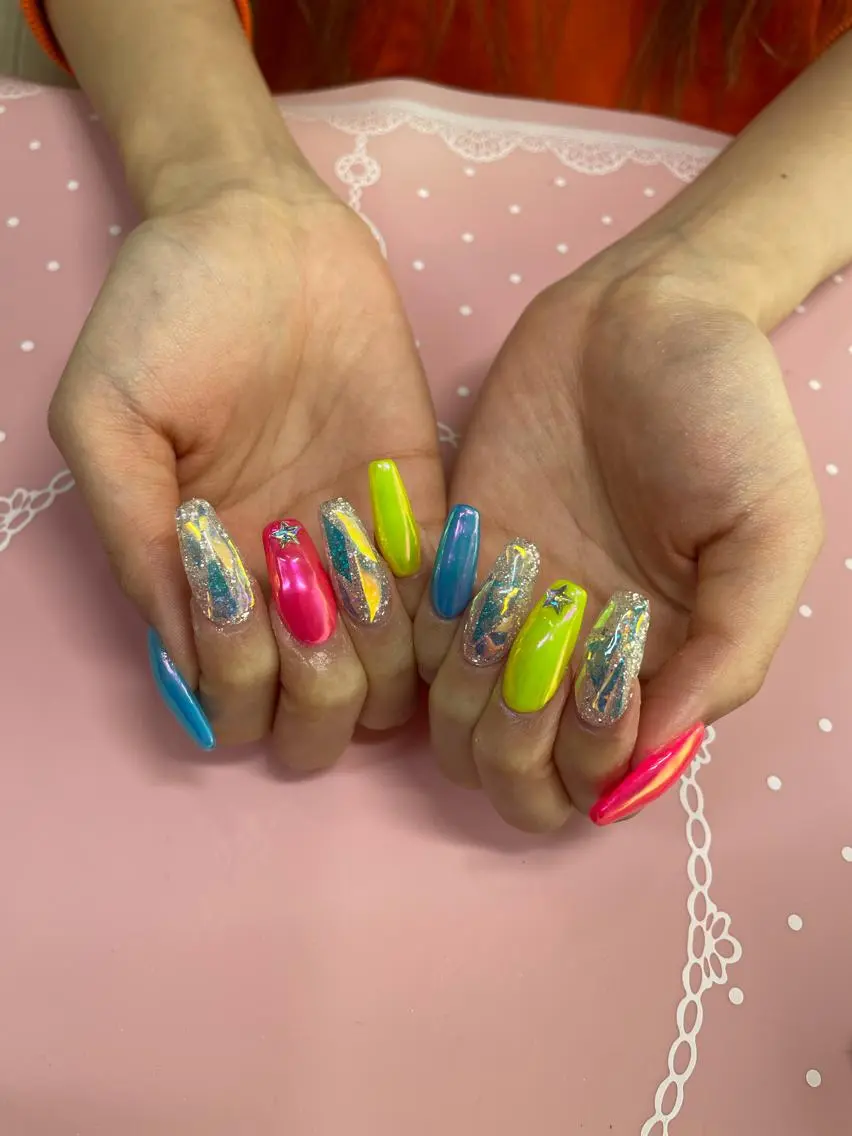 ミディアム ネイル オーロラネイル ストーンネイル ハンドネイル 《LB》ラブリエ Nail&eyeのマツエク・マツパデザイン
