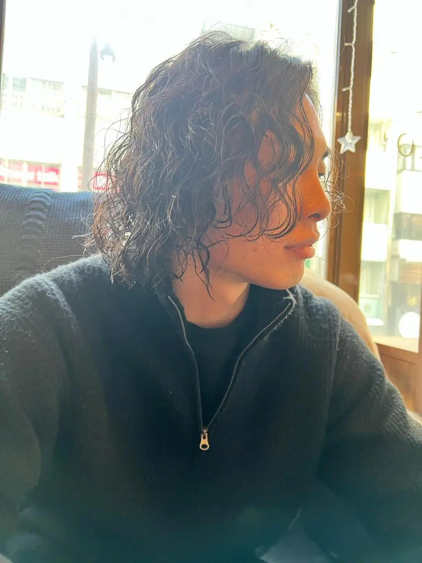 パーマ メンズ メンズブリーチ カット パーマ 透明感・艶感 小坂隼斗のヘアスタイル