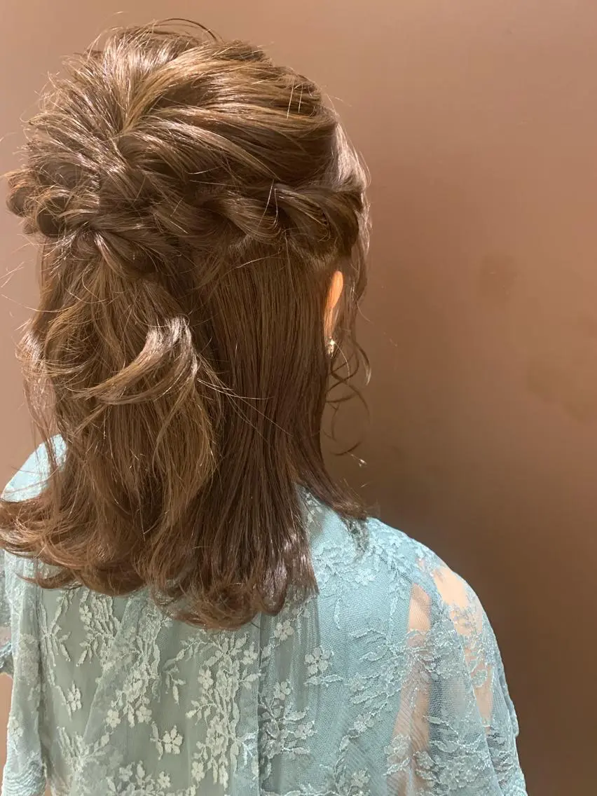 ミディアム カラー ヘアアレンジ ハーフアップ ヘアセット きむえり/髪質改善 /うねり広がり改善のヘアスタイル