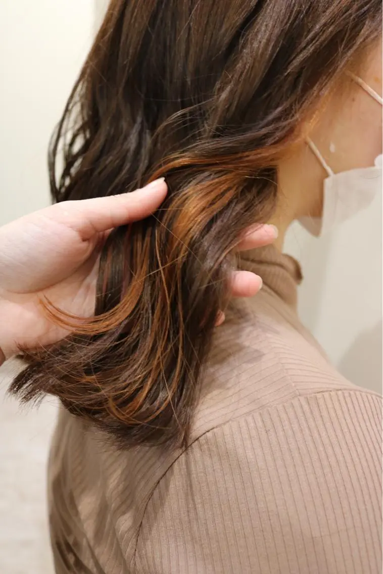 ミディアム カラー イヤリングカラー オレンジ 髪質改善カラー🫧 西岡 有希のヘアスタイル