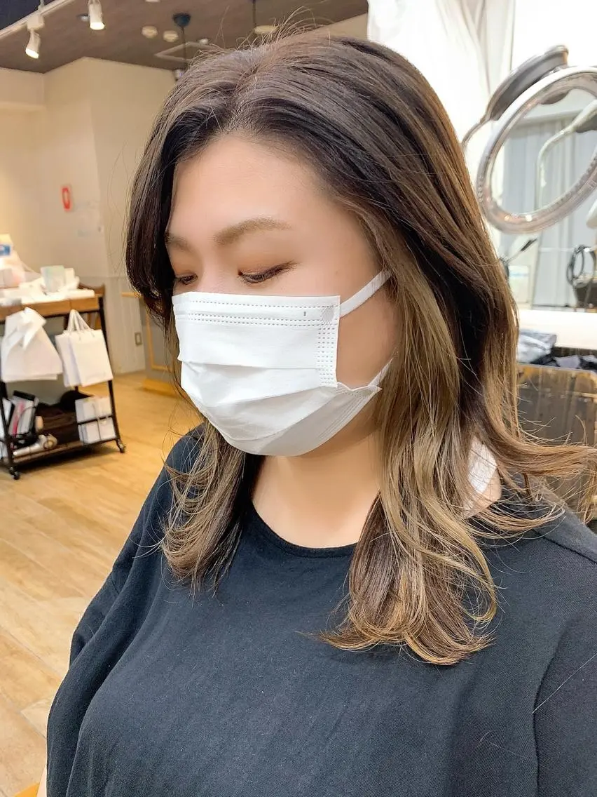 ミディアム カラー パーマ ヘアアレンジ メンズ キッズ ネイル マツエク・マツパ レイヤーカット/ 巻ける縮毛矯正のヘアスタイル
