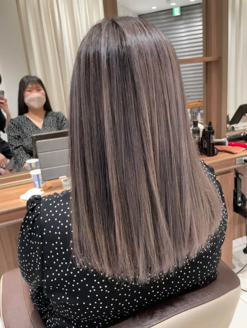 ロング カラー バレイヤージュ ブリーチ ケアブリーチ ダブルカラー イヤリングカラー カット ヘアカラー 🇰🇷韓国ヘア★ 副店長.쿠리타⭐︎のヘアスタイル