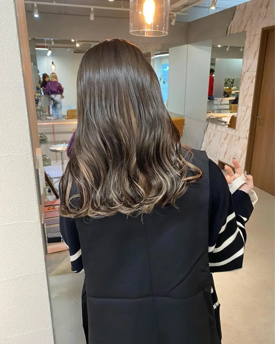 ミディアム カラー カット ヘアカラー トリートメント ハイトーン×似合わせ 🌱中川慎之介のヘアスタイル