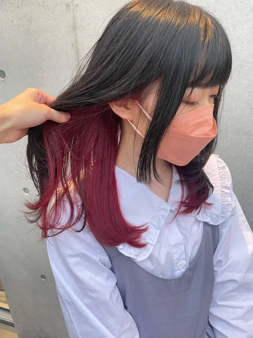 セミロング カラー ブリーチ ケアブリーチ ダブルカラー インナーカラー インナーカラー 推し ブリーチ 髪質改善のヘアスタイル