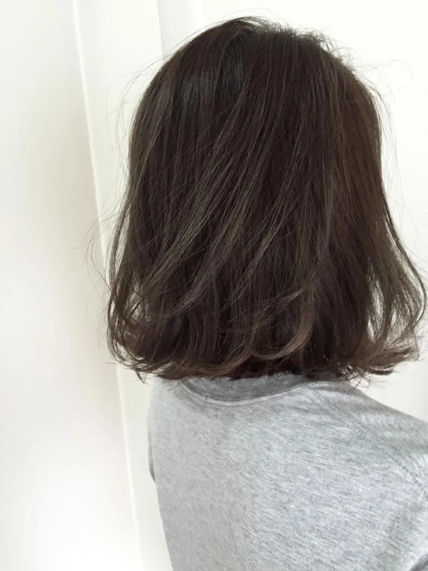 ショート ミディアム カラー ブルーカラー ブルージュ 若杉 諒のヘアスタイル