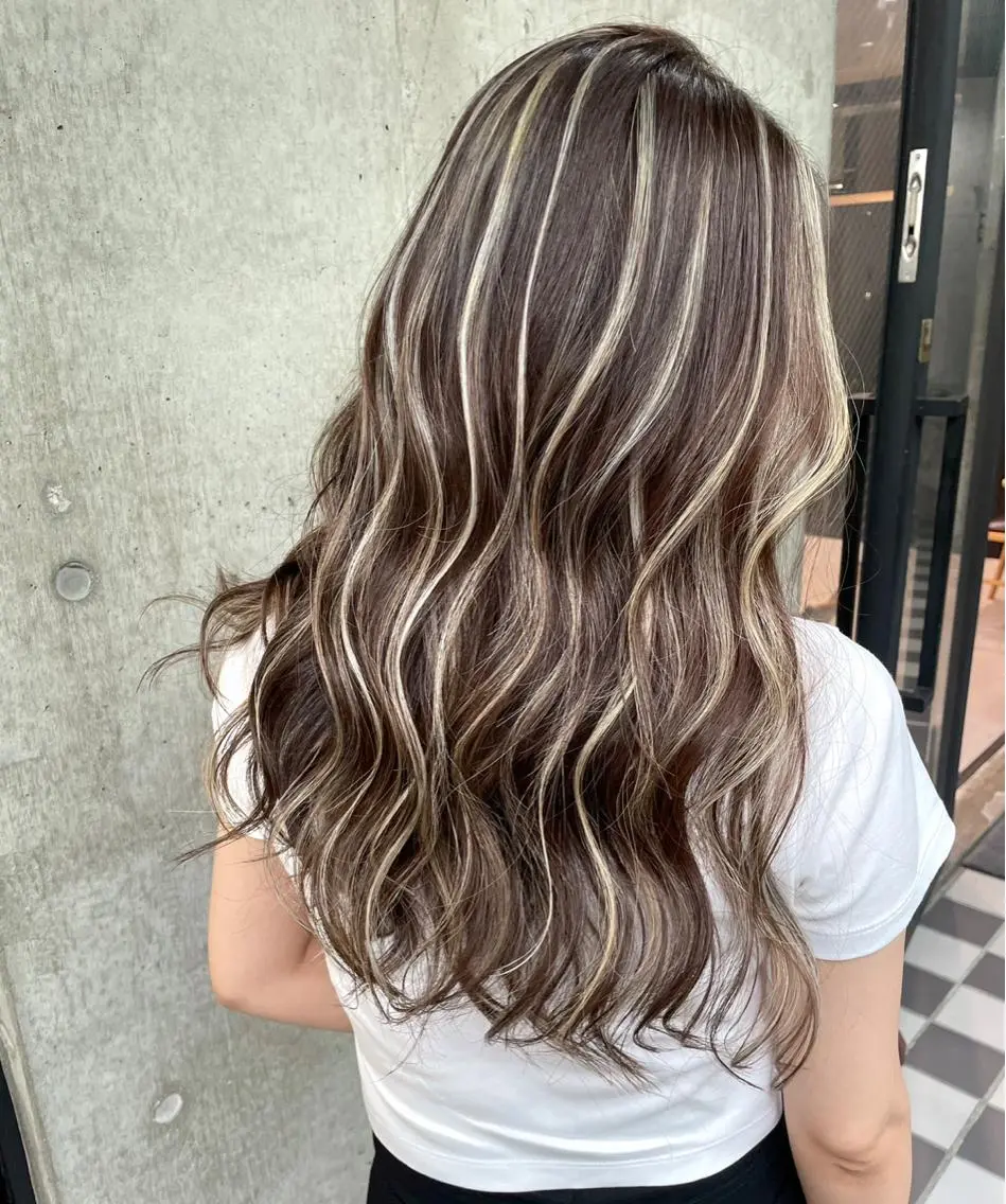 ロング カラー ベージュカラー ブリーチ ケアブリーチ ハイライトカラー ハイライト ヘアカラー タナカ タクヤのヘアスタイル