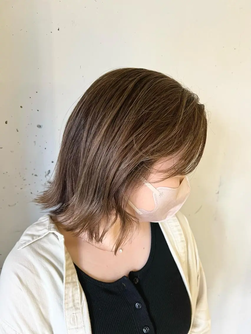 ミディアム カラー グレージュ ハイライトカラー ハイライト ヘアカラー トリートメント ヘッドスパ カラースペシャリスト しょう🧑🏼‍🎨のヘアスタイル