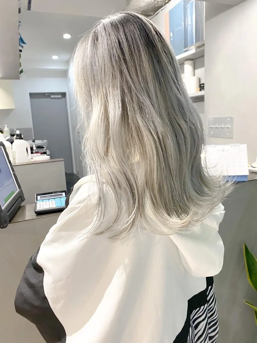 セミロング カラー ヘアアレンジ グラデーションカラー La.miu 八王子のヘアスタイル