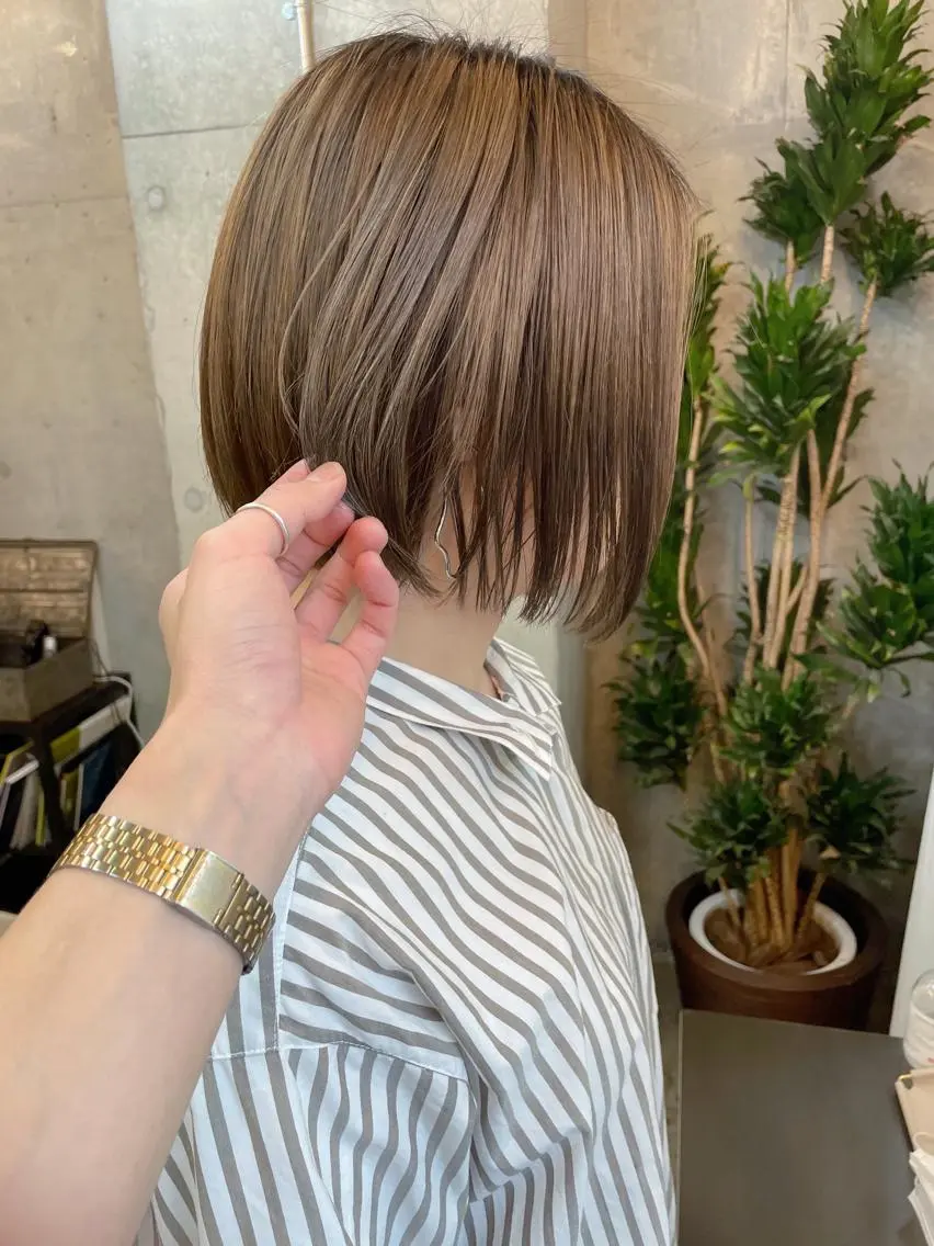 ショート カラー ベージュカラー ブリーチ ハイライトカラー ハイライト カット ヘアカラー トリートメント HIROKI ”博多 /ボブのヘアスタイル