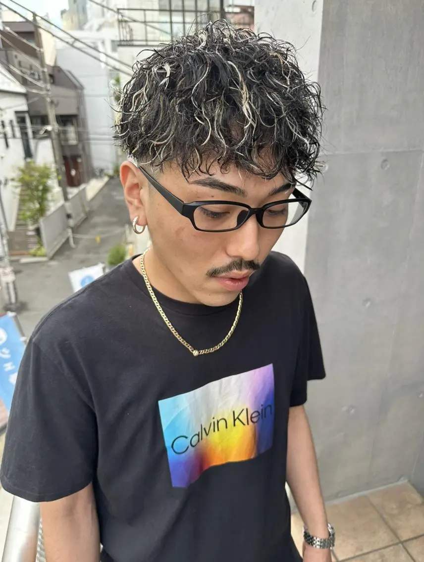 メンズ ショート ヘアカラー 山影✨バレイヤージュ ハイライト✨メンズ◎のヘアスタイル