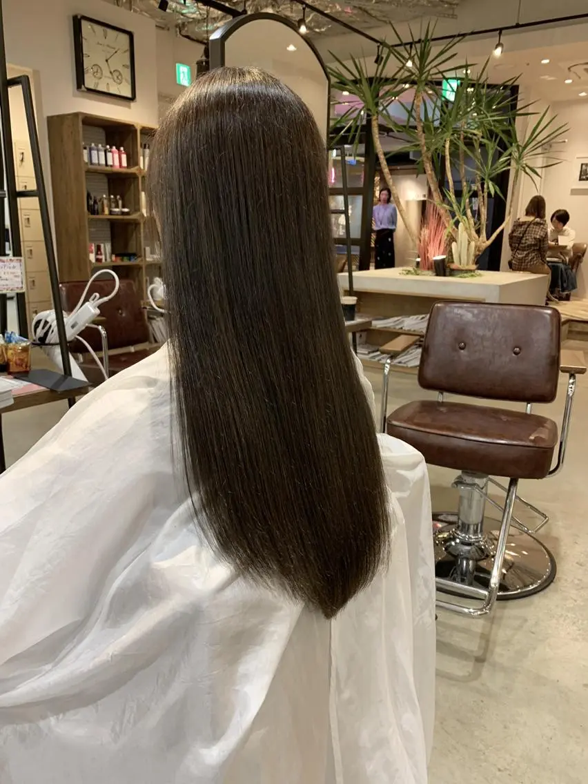 ロング カラー パーマ ヘアアレンジ メンズ キッズ ネイル マツエク・マツパ カット 縮毛矯正 トリートメント 中津No.1髪質改善 店長✨透ける暗髪のヘアスタイル