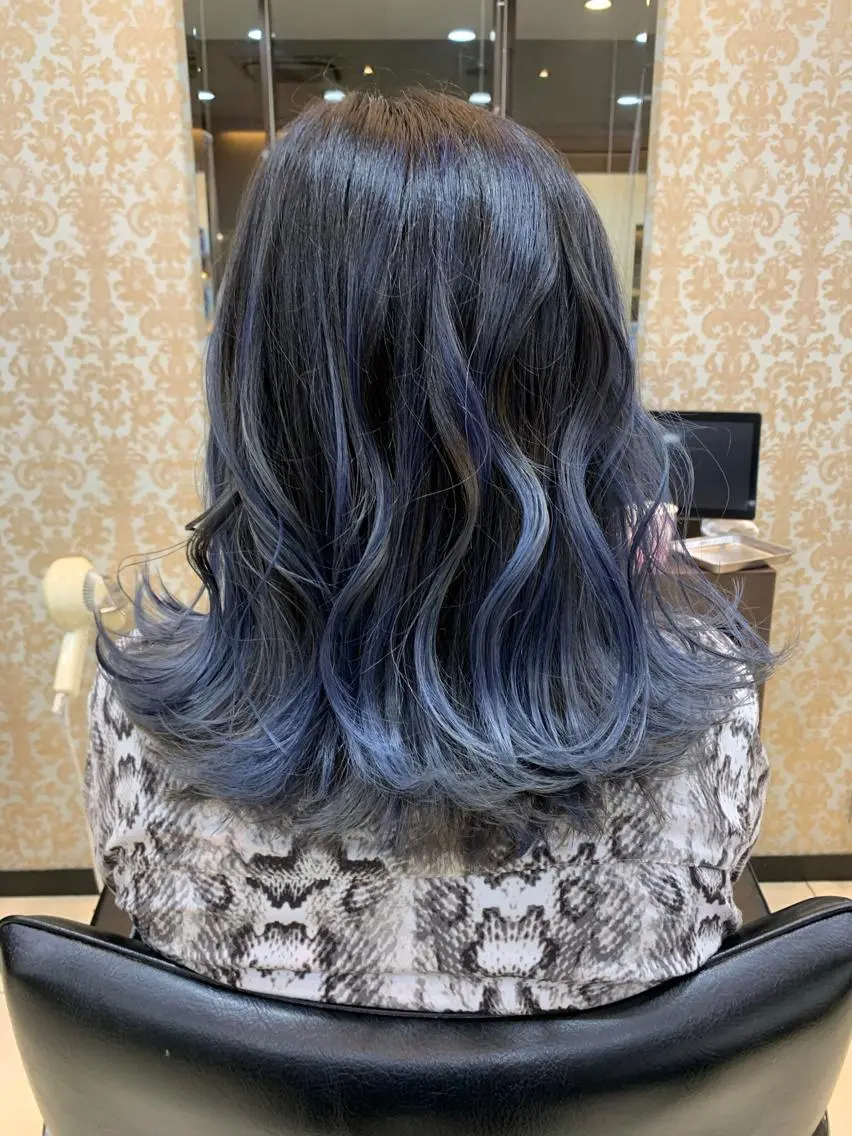 カラー グラデーションカラー ネイビーカラー OPERA 赤塚のヘアスタイル