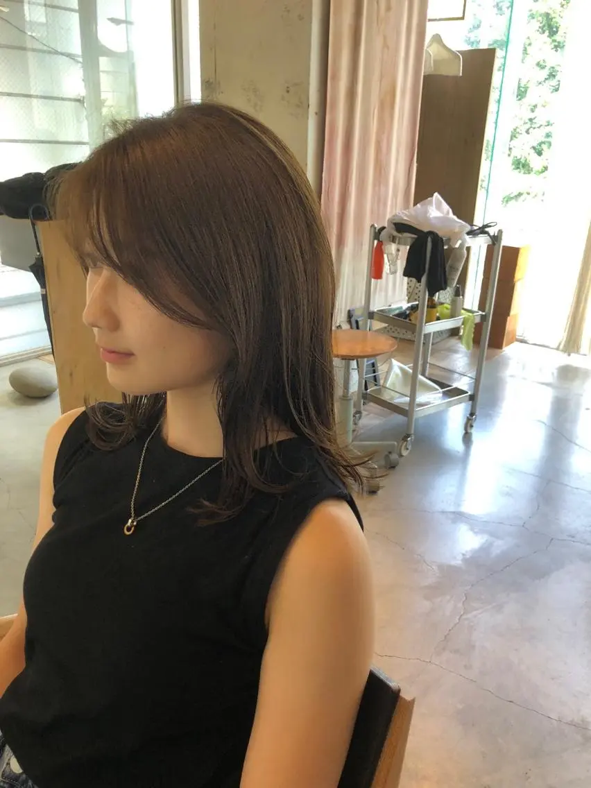 カラー ベージュカラー オリーブベージュ 竹内 絢香のヘアスタイル