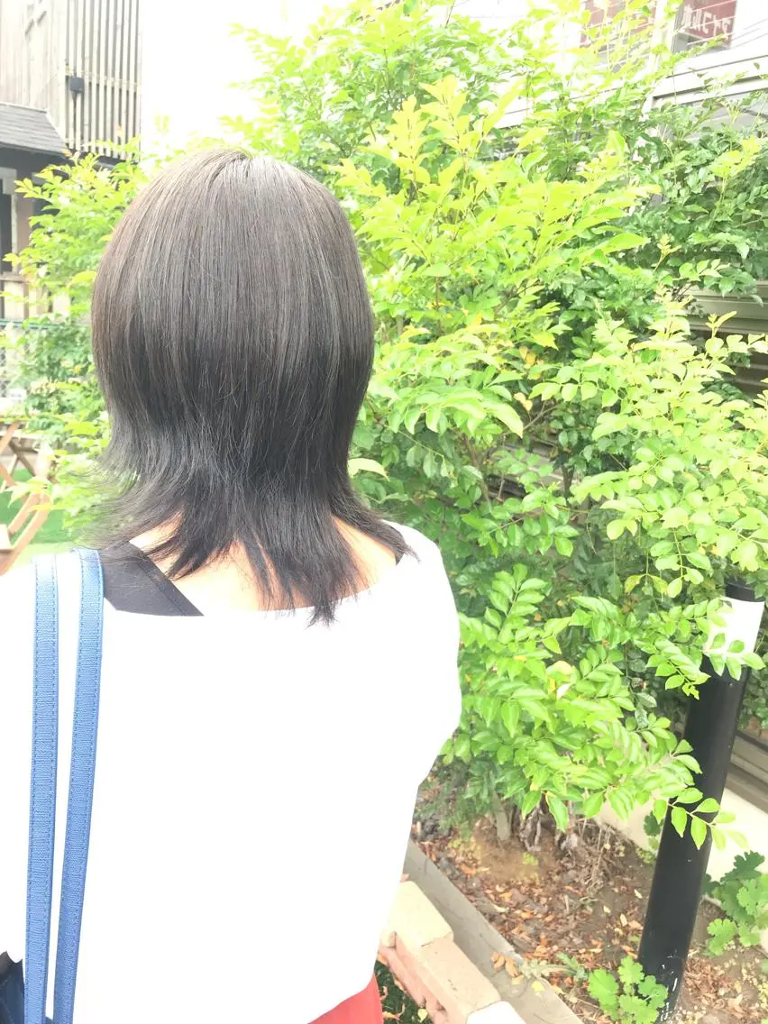 セミロング カラー レイヤーカット 佐々木 浩之のヘアスタイル