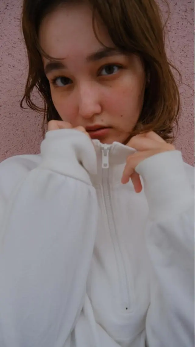 ミディアム かきあげバング ウルフカット ミズ タニのヘアスタイル