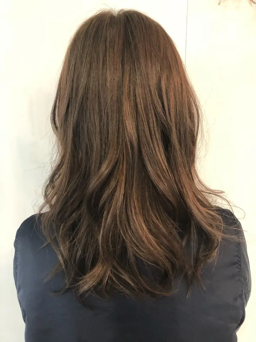 セミロング カラー 松浦 圭希のヘアスタイル