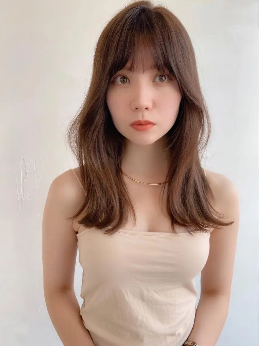 セミロング 韓国風ヘア レイヤーカット 鎌倉 彩のヘアスタイル