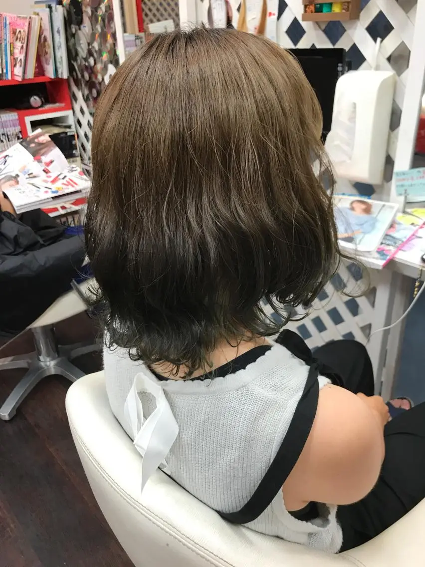 ショート 岩谷/ブリーチ 🪽透明感カラーのヘアスタイル