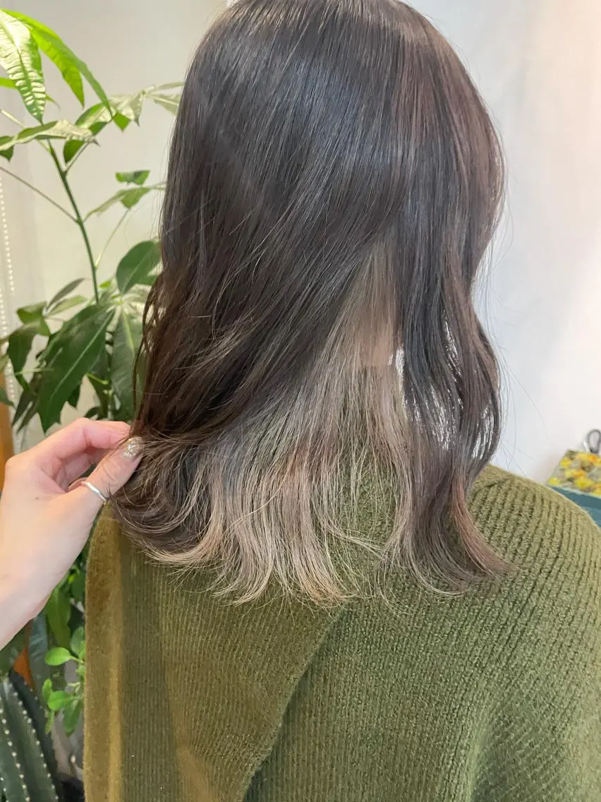 ミディアム カラー アッシュ ベージュカラー ブリーチ インナーカラー オリーブアッシュ カット ヘアカラー 中目黒🌼 🌼ハナのヘアスタイル