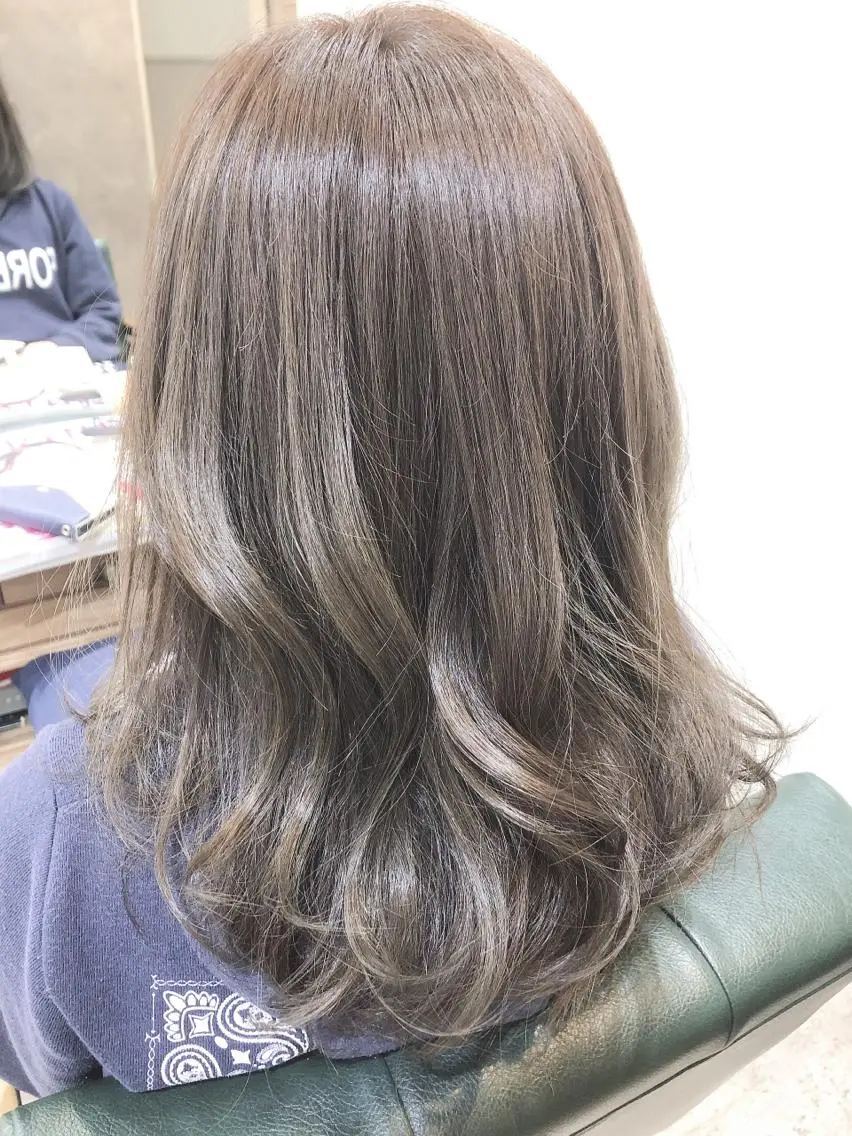 ミディアム カラー ベージュカラー 透明感カラー ミルクティーベージュ ヘアカラー トリートメント 菊池 貢平のヘアスタイル