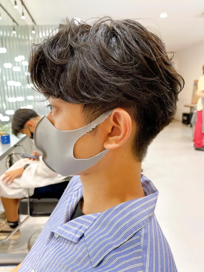 ショート パーマ メンズ センターパート メンズパーマ カット パーマ メンズパーマ タカキリョウのヘアスタイル