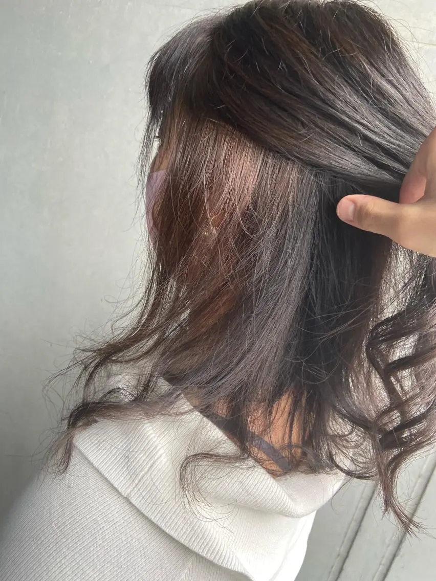 セミロング カラー アッシュ ブリーチ インナーカラー ブリーチなしカラー 💜推しインナー カラー/菊池柊真💜のヘアスタイル