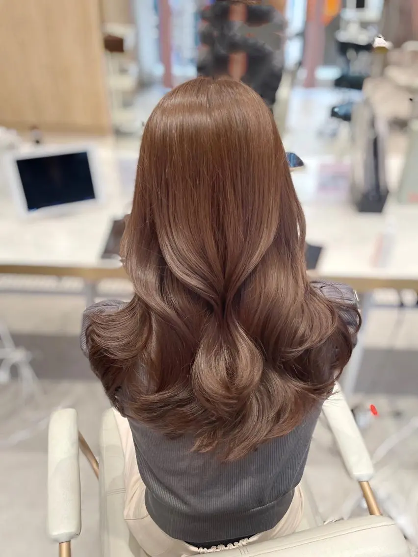 ロング カラー ヘアアレンジ 🤎小顔レイヤー /ベージュ🤎友香のヘアスタイル