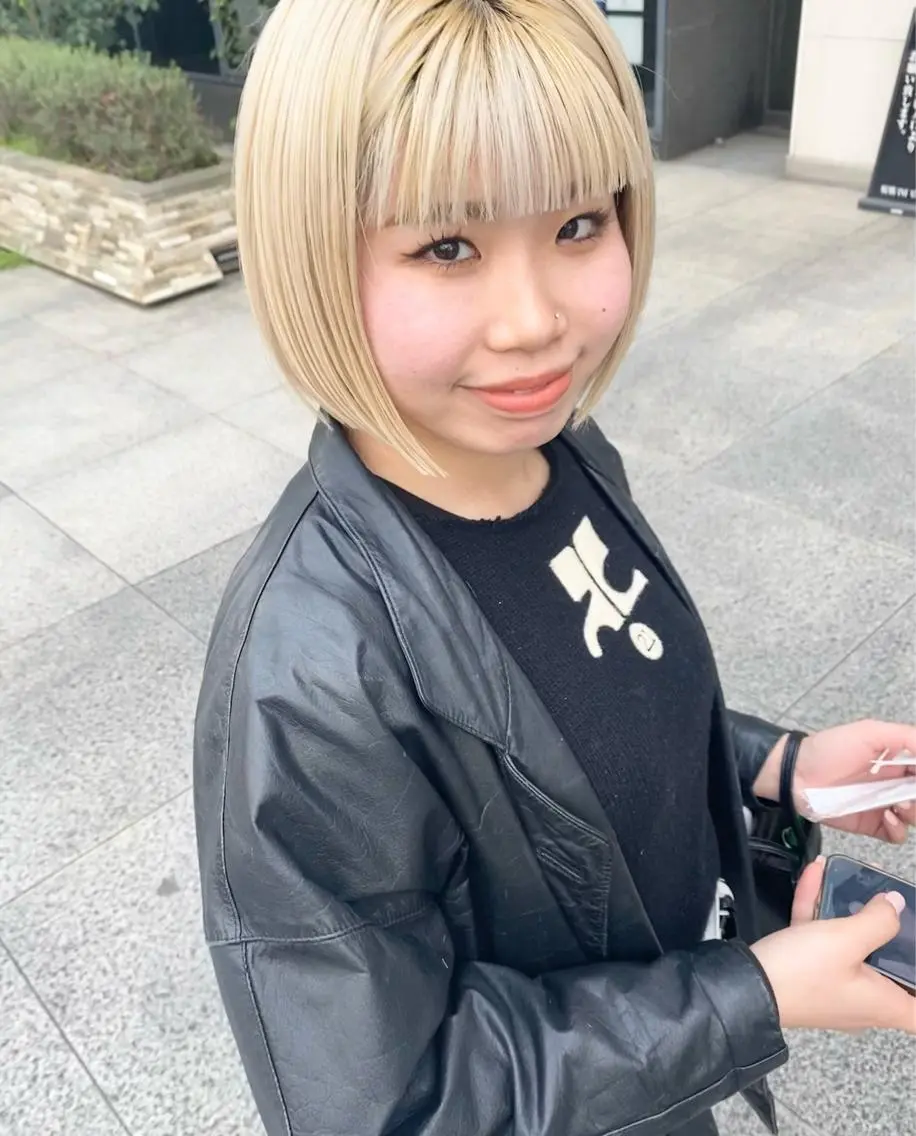 ショート カラー パーマ ヘアアレンジ ハイトーンカラー ワイドバング デザインカラー/ボブ ブリーチカラー/ユリのヘアスタイル