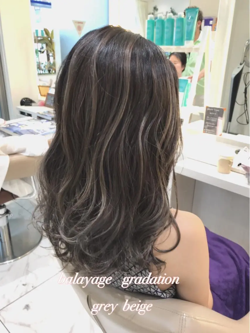 ミディアム カラー バレイヤージュ グレージュ レイヤーカット カット ヘアカラー 山崎俊輔/髪質改善 /バレイヤージュのヘアスタイル