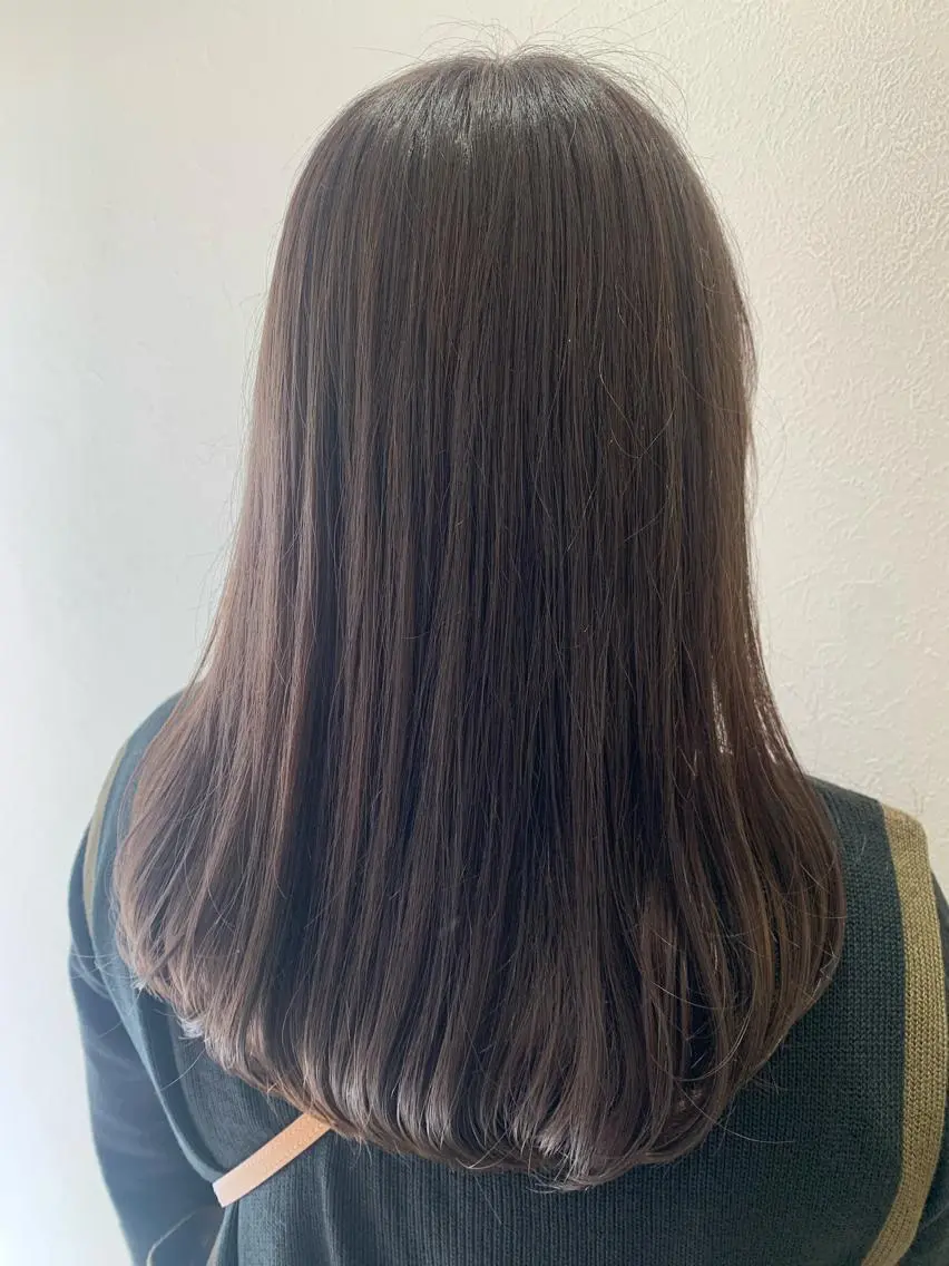 セミロング カラー 透明感カラー シルバー hubhair レイヤー/透明感のヘアスタイル