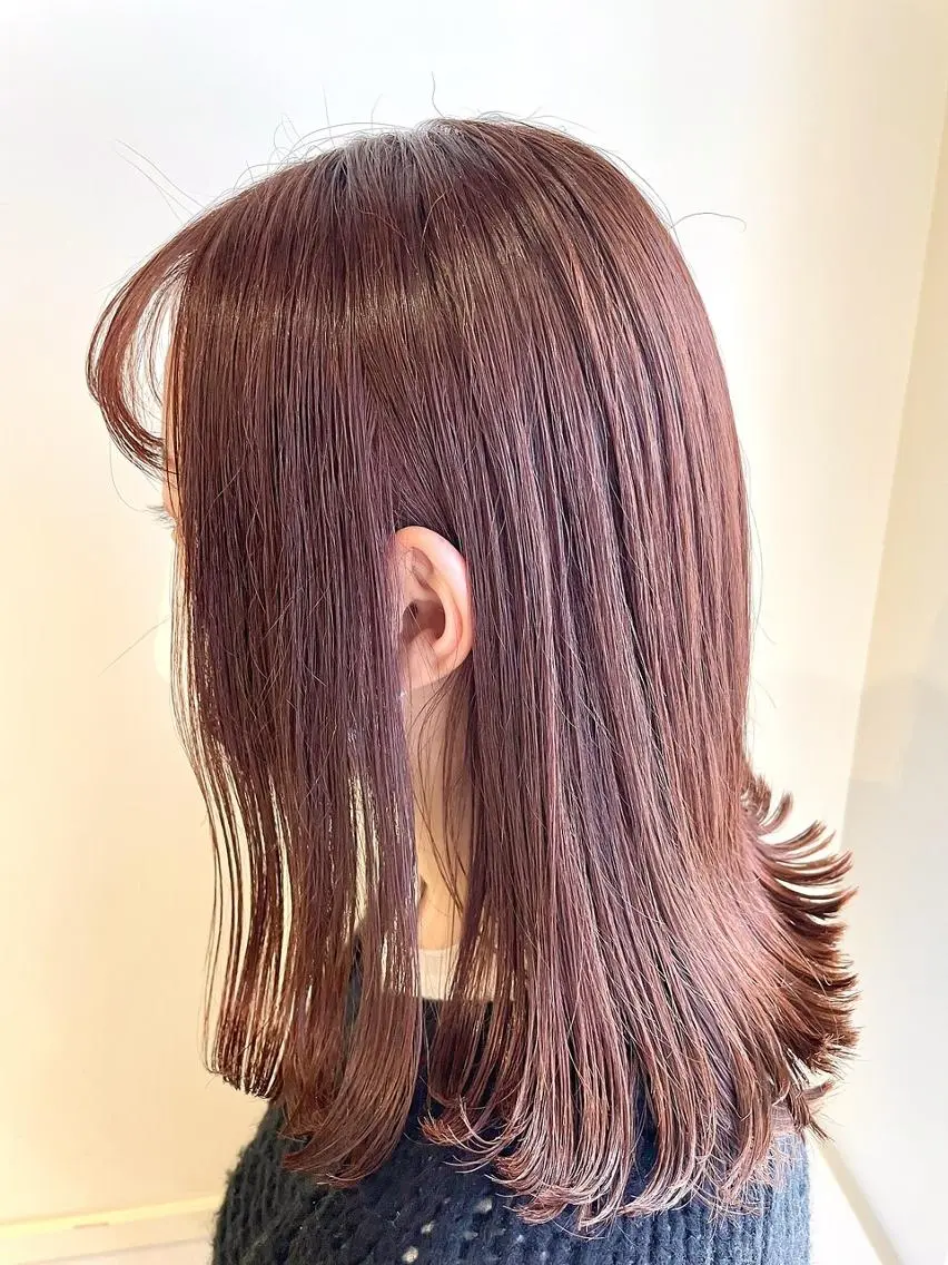 セミロング 外ハネヘア ヘアカラー NEOLIVE ROAのヘアスタイル
