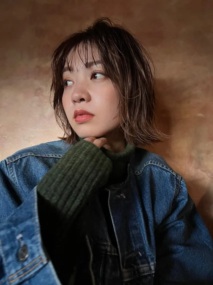 ショート カラー パーマ ボブ 外ハネヘア 白戸 優樹のヘアスタイル