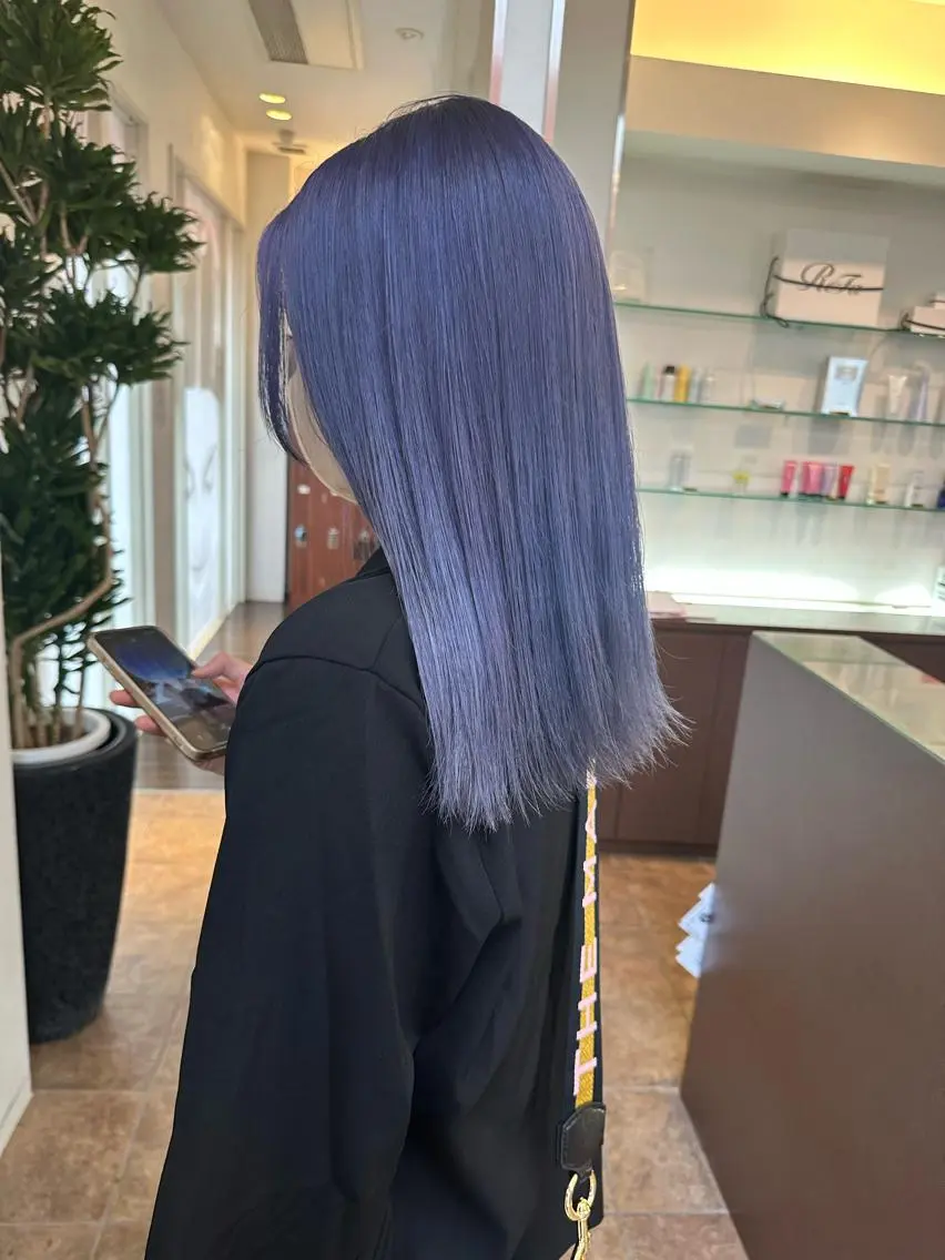 セミロング カラー ブルーカラー ブルーラベンダー ラベンダーカラー カット ヘアカラー トリートメント ダメージレスブリーチ HIROSHIのヘアスタイル