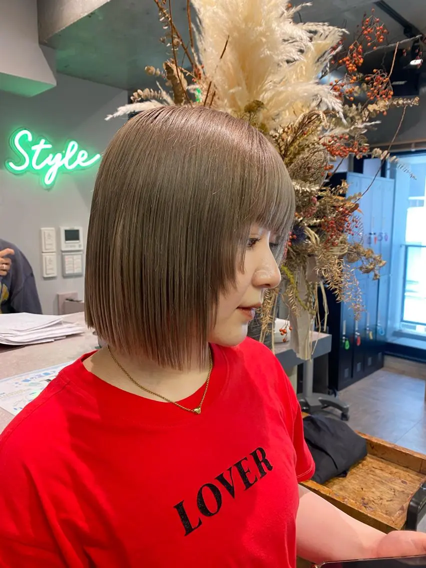 ショート カラー 🩶レイヤーカット 🩶柔らかカラー結愛のヘアスタイル