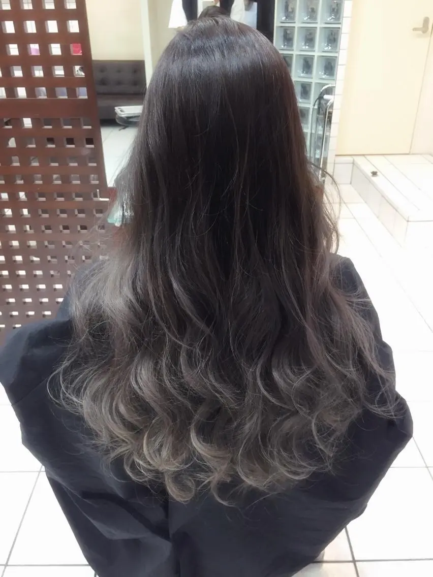 ロング カラー グラデーションカラー グレージュ モテ髪透明感❤️ デイズヘアカラーのヘアスタイル