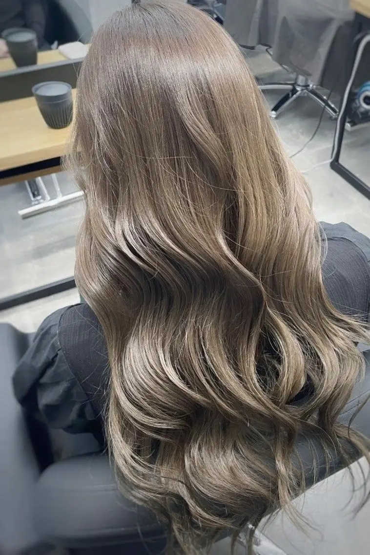 ロング アッシュ ヘアカラー トリートメント 透明感カラー momokaのヘアスタイル