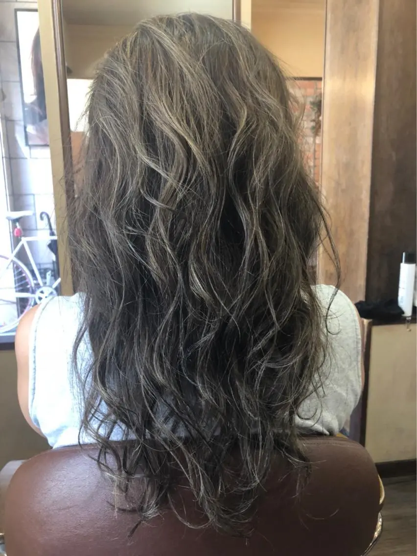 ロング カラー ハイライトカラー ハイライト 仲矢 あゆ美のヘアスタイル