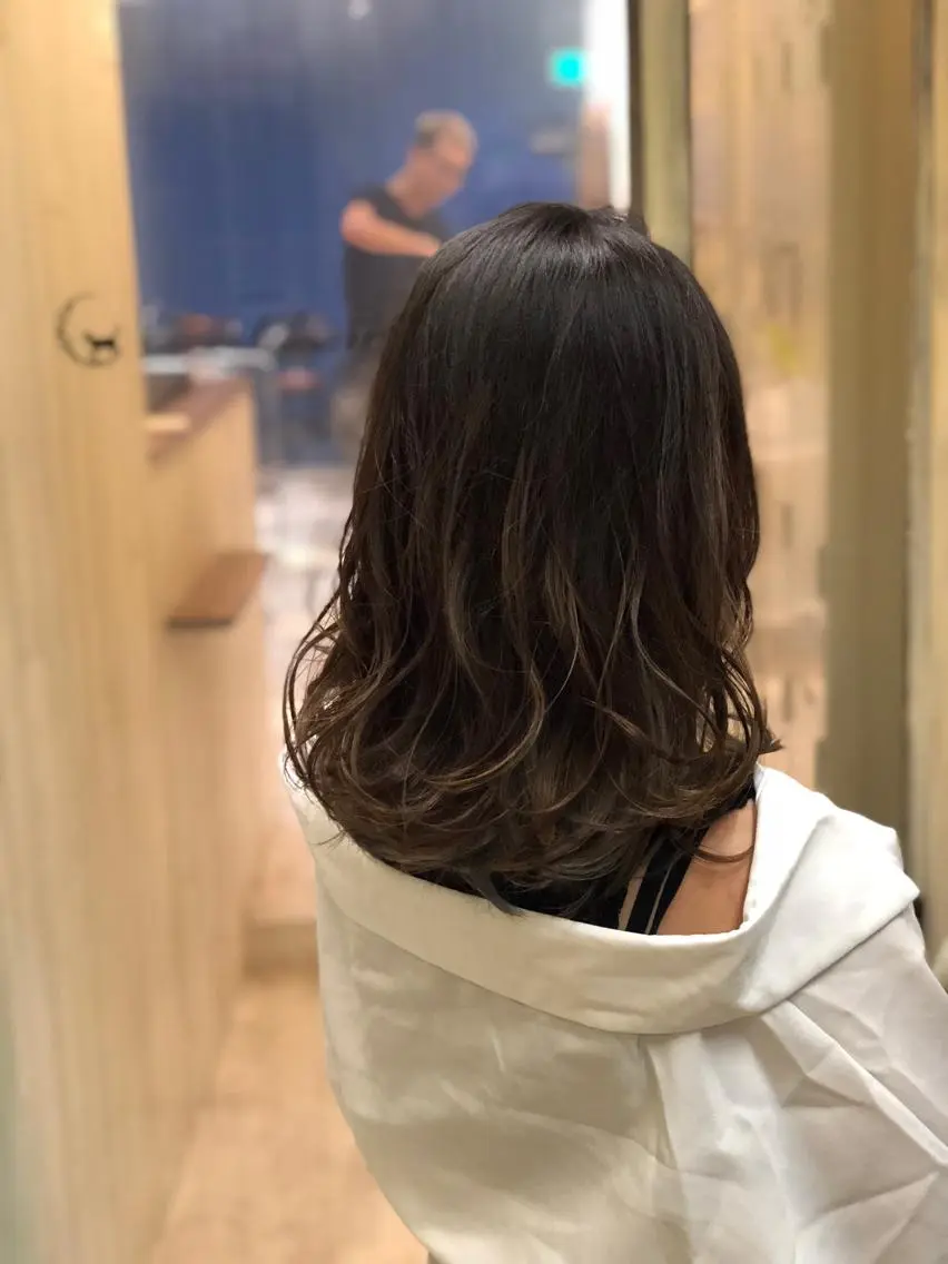 ミディアム カラー アディクシーカラー グラデーションカラー カット ヘアカラー トリートメント ブリーチ特化 梅田本多翔のヘアスタイル