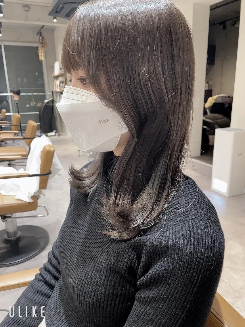 セミロング カラー ベージュカラー シルバー シルバーベージュ 佐藤 蓮のヘアスタイル
