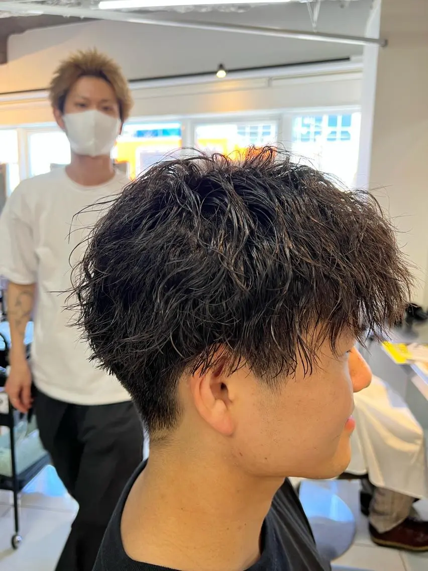 パーマ メンズ アップバング センターパート フェードカット カルマパーマ マッシュ カット パーマ パーマ特化美容師 茂木広幸のヘアスタイル