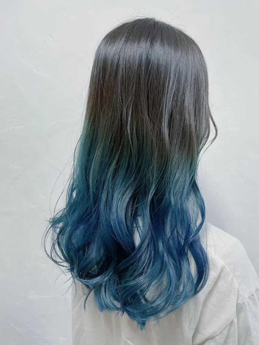 ミディアム カラー ブルーカラー グラデーションカラー ヘアカラー トリートメント ふわっとレイヤー 🪽スガヤハルミのヘアスタイル