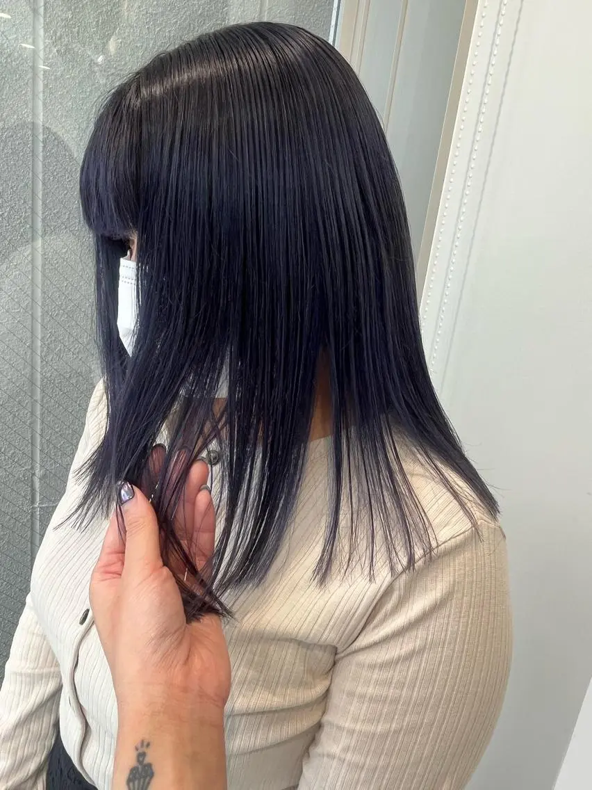 ミディアム カラー バイオレットカラー ウルフカット／吉村 桃子のヘアスタイル