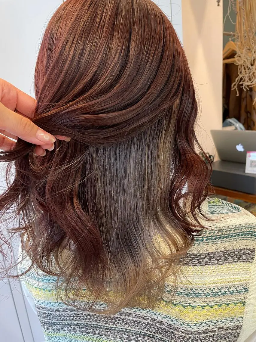 セミロング カラー ヘアアレンジ REONA🪽✨薬院 レイヤーカット🫧のヘアスタイル