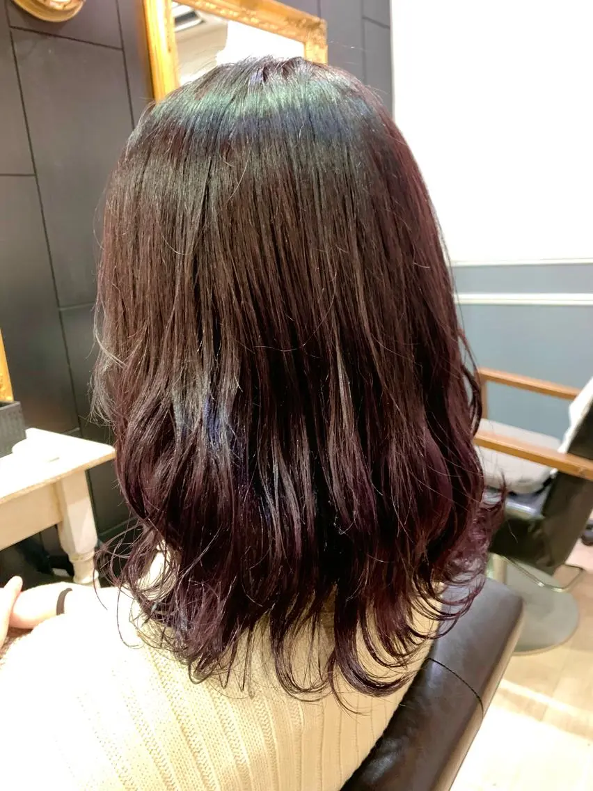 ミディアム カラー パープルカラー ヘアカラー ヘッドスパ イケダ ハルカのヘアスタイル