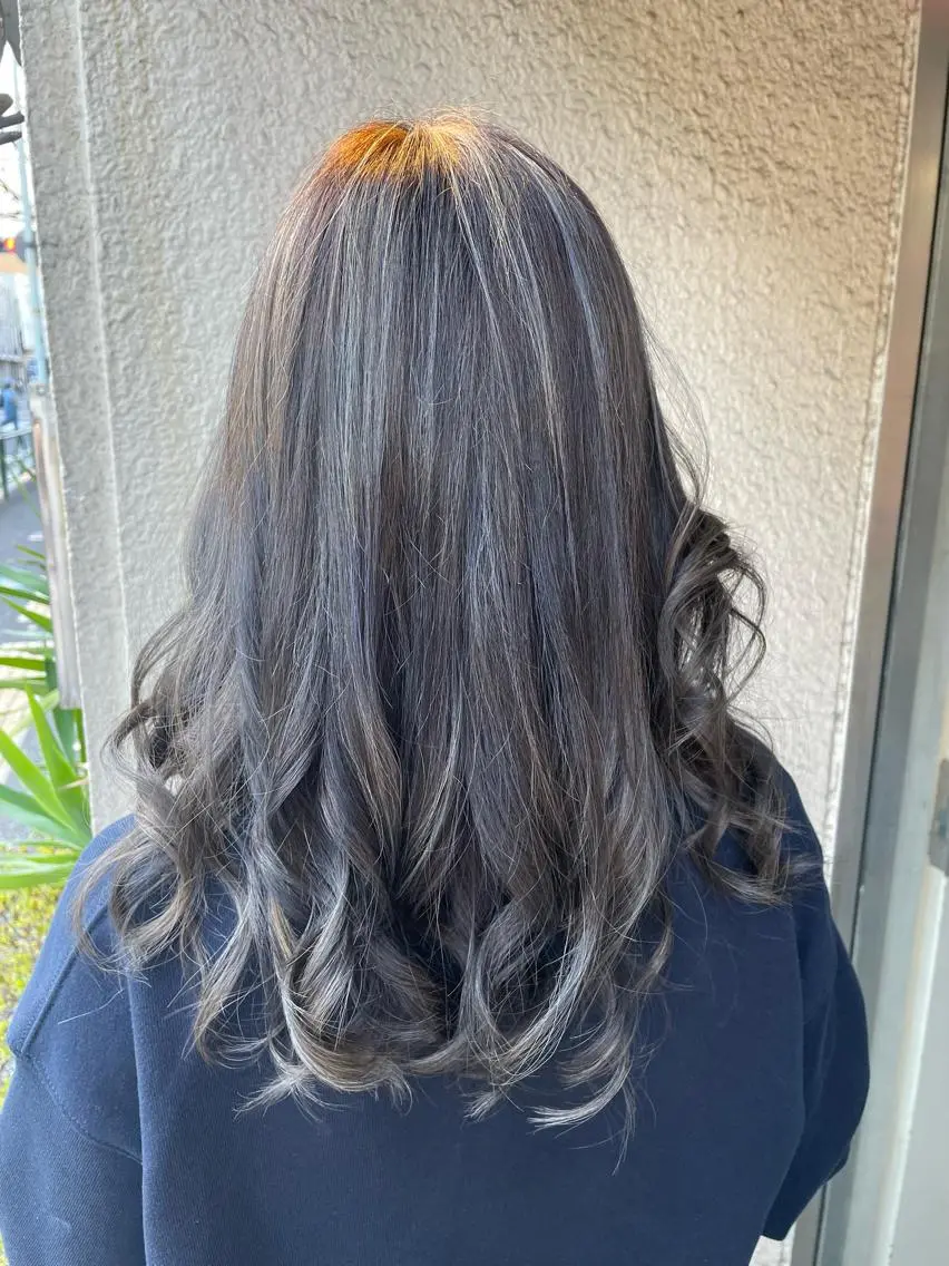 セミロング カラー ヘアアレンジ アッシュ アッシュグレー ハイライトカラー ハイライト ヘアカラー トリートメント 【ピンク/韓国ヘア/ ヘアセット】亜海のヘアスタイル