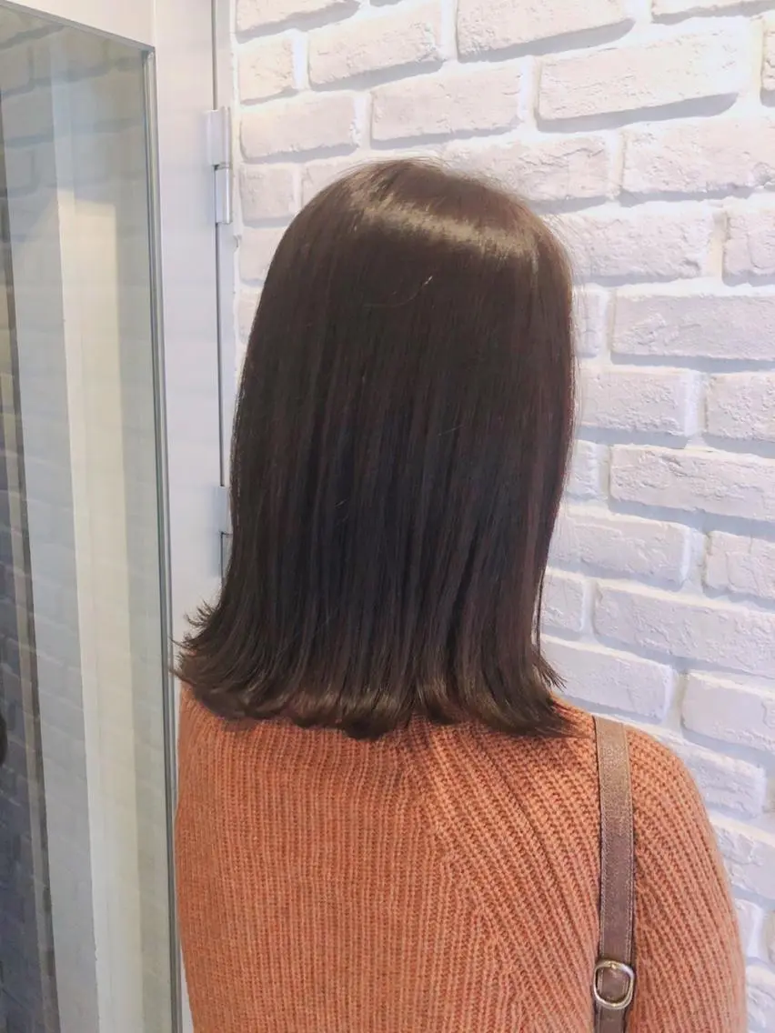 ミディアム チョコレートブラウン 外ハネヘア ⚪️髪質改善 縮毛 店長 コウ⚪️のヘアスタイル