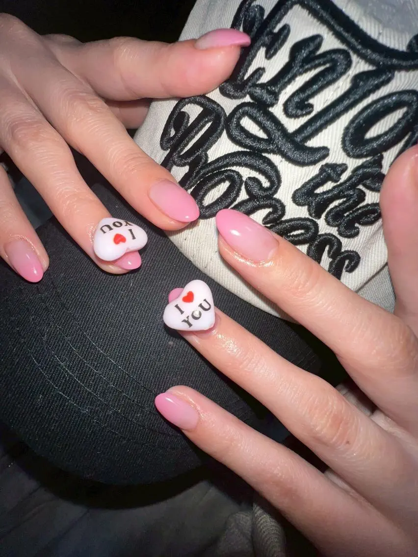 ネイル ハンドネイル フットネイル lili.nail y2k/長さ出しのネイルデザイン